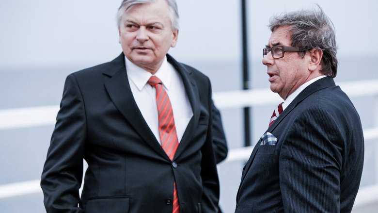 Układ zamknięty (2013)